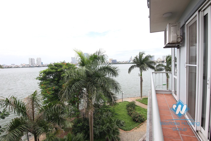 Lakeside house for rent in Tay Ho with amazing lake view 